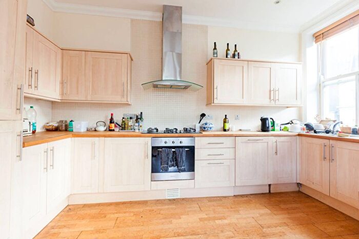 2 Bedroom Flat To Rent In Coldharbour Lane, Brixton, London, SW9