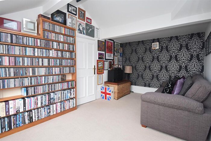 2 Bedroom Flat To Rent In Mill Mount, York, YO24