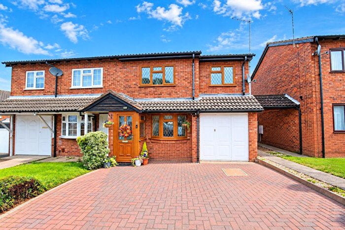 3 Bedroom Semi-Detached House For Sale In Kiln Way, Polesworth, B78