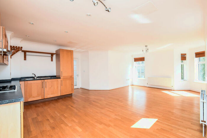 2 Bedroom Apartment To Rent In Coxs Ground, Summertown, OX2