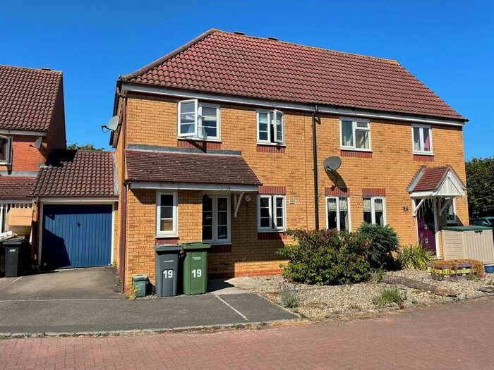 3 Bedroom Semi-Detached House To Rent In Tyburn Glen, Didcot, OX11