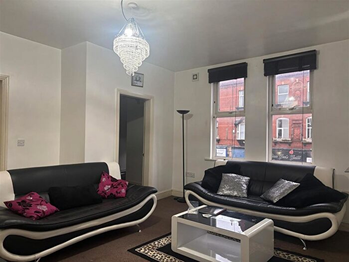 2 Bedroom Flat To Rent In Farmside Place, Manchester, M19
