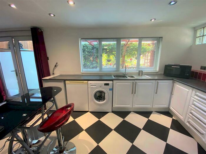 1 Bedroom Apartment To Rent In Pershore Road, Selly Park, Birmingham, B29