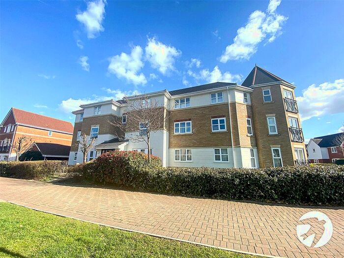 3 Bedroom Flat To Rent In Island Way East, St. Marys Island, Chatham, Kent, ME4