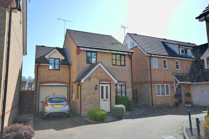 3 Bedroom Detached House To Rent In Lomond Way, Stevenage, SG1
