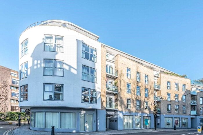 2 Bedroom Flat To Rent In Battersea Square, London, SW11