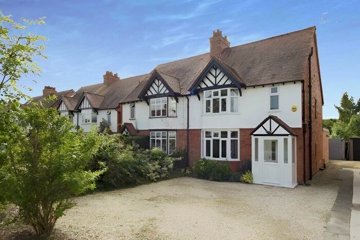 3 Bedroom Semi-Detached House To Rent In Hathaway Lane, Stratford-Upon-Avon, CV37