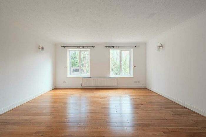 4 Bedroom Flat To Rent In Harrow Fields Gardens, Harrow, HA1