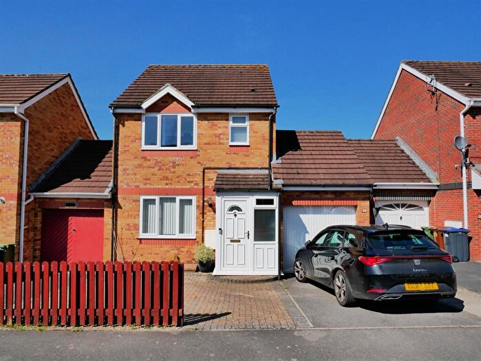3 Bedroom Detached House For Sale In Park Close, Calne, SN11