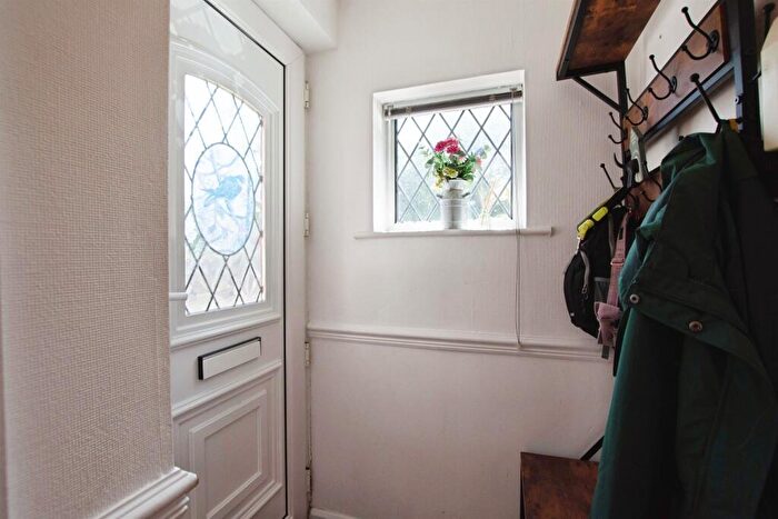 2 Bedroom Semi-Detached House For Sale In Wood Link, Nottingham, NG6