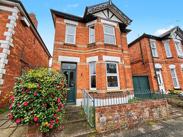 3 Bedroom Detached House For Sale In Christchurch, BH23