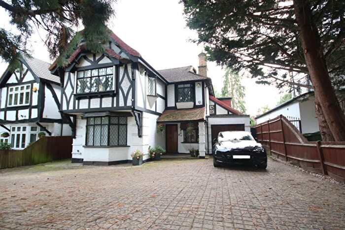 4 Bedroom Detached House To Rent In Canons Drive, Edgware, Middlesex, HA8