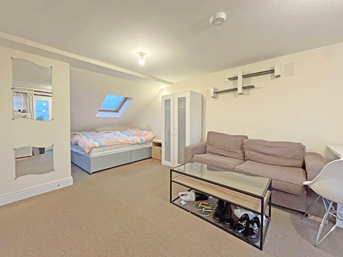 Studio To Rent In Western Avenue, London, W3