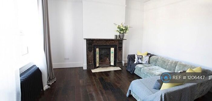 3 Bedroom Flat To Rent In Leytonstone, London, E11