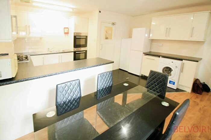 1 Bedroom Town House To Rent In North Sherwood Street, Nottingham, NG1
