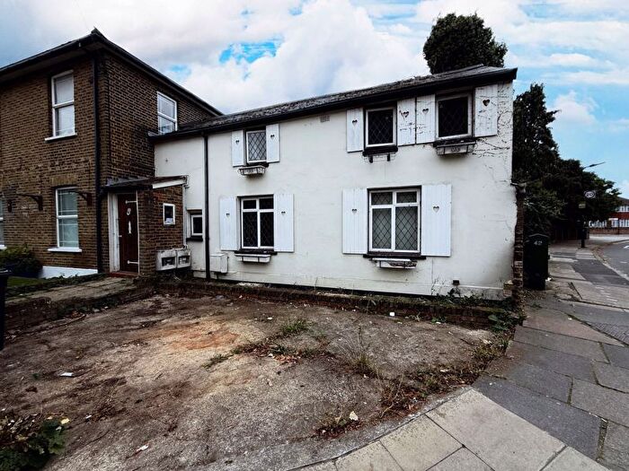 2 Bedroom Cottage For Sale In Old Ruislip Road, Northolt, UB5