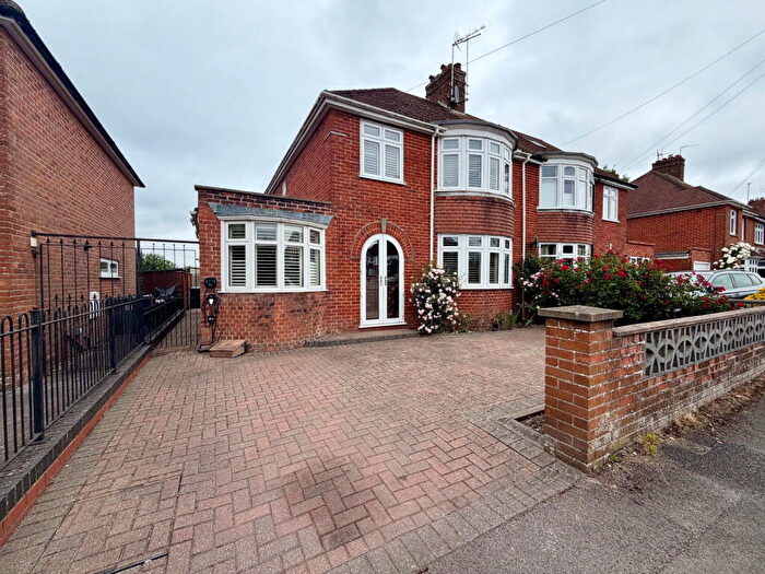 3 Bedroom Semi Detached House To Rent In Chandos Road, Newbury, RG14