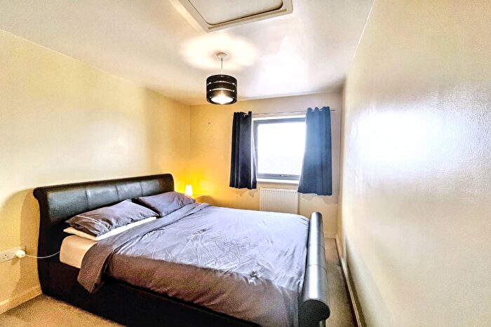 1 Bedroom Flat For Sale In Mistletoe Court, Seacole Crescent, Old Town, SN1