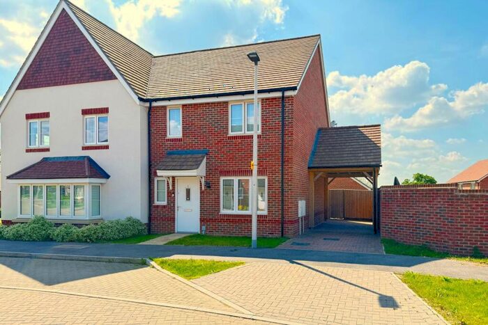 3 Bedroom Semi-Detached House To Rent In Goddard Crescent, Wokingham, RG40