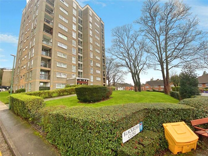 2 Bedroom Flat For Sale In Blackbush Close, Sutton, SM2