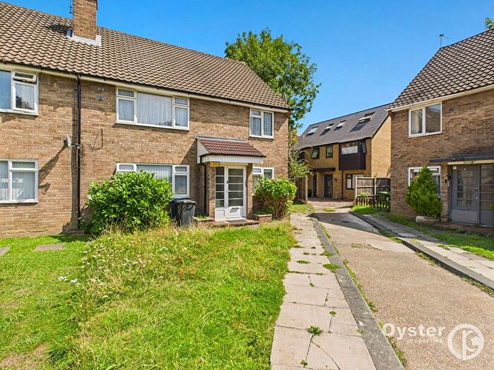 2 Bedroom Flat To Rent In Willow Court, Edgware, HA8