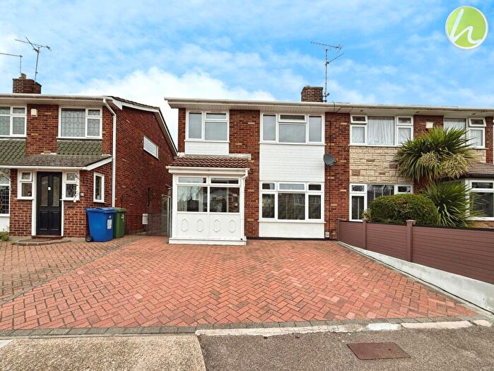 3 Bedroom Semi-Detached House For Sale In Tyrrells Hall Close, Grays, RM17