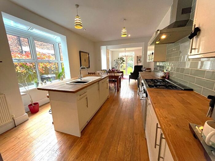 5 Bedroom Terraced House For Sale In Marlborough Avenue, Hull, HU5