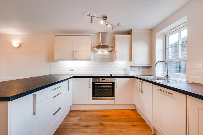 2 Bedroom Maisonette To Rent In South Worple Way, East Sheen, SW14