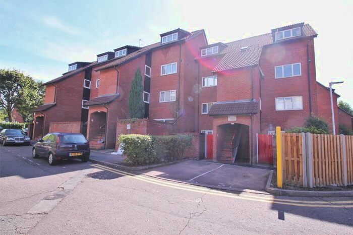 2 Bedroom Maisonette To Rent In Cumbrian Way, Uxbridge, Greater London, UB8