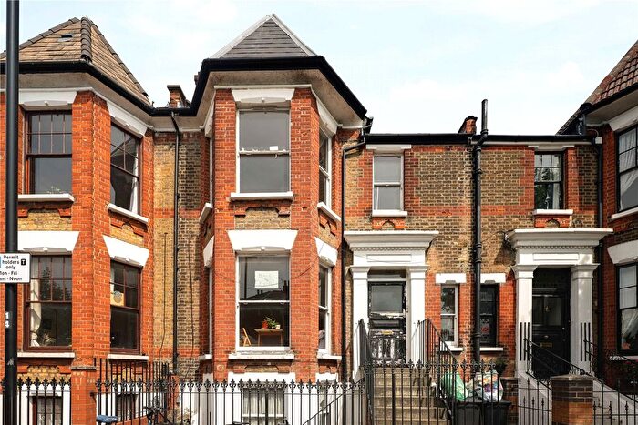3 Bedroom Flat To Rent In Lampard Grove, Stoke Newington, London, N16