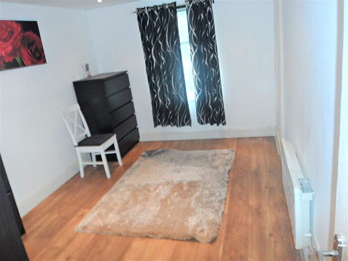 2 Bedroom Flat To Rent In Lower Addiscombe Road, Croydon, CR0