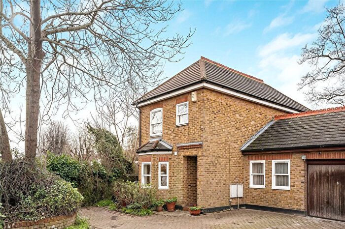 3 Bedroom Link Detached House For Sale In Mountfield Road, London, W5