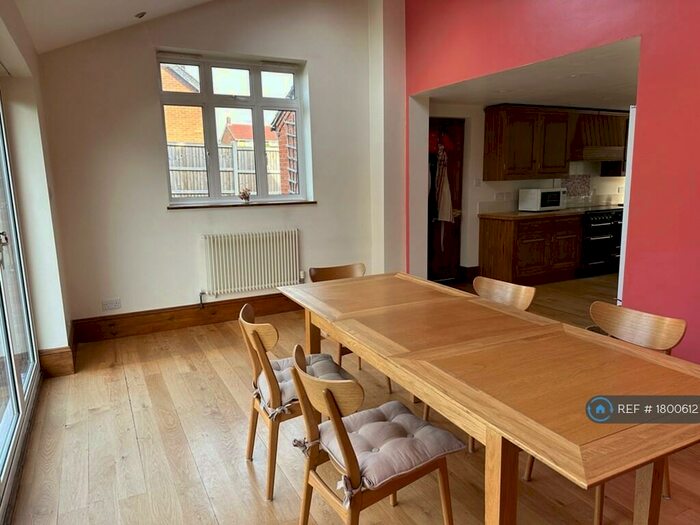 6 Bedroom Detached House To Rent In Park Lane, Knebworth, SG3