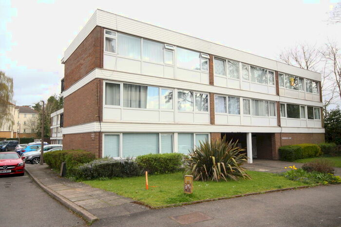 1 Bedroom Flat To Rent In Ravenswood Court, Woking, GU22