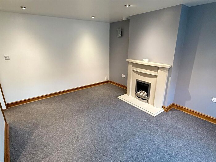 Semi-Detached House To Rent In Orchard Road, Kirkby-In-Ashfield, Nottingham, NG17