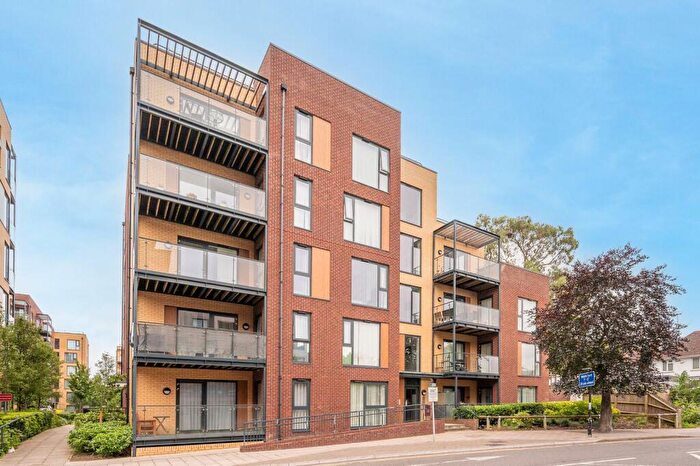 3 Bedroom Flat To Rent In Colindale, London, NW9