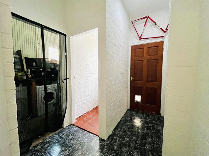 3 Bedroom Detached House For Sale In De Quincey Road, West Timperley, Altrincham, WA14