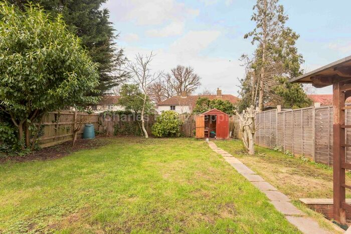 3 Bedroom Flat To Rent In Miles Way, Totteridge N20