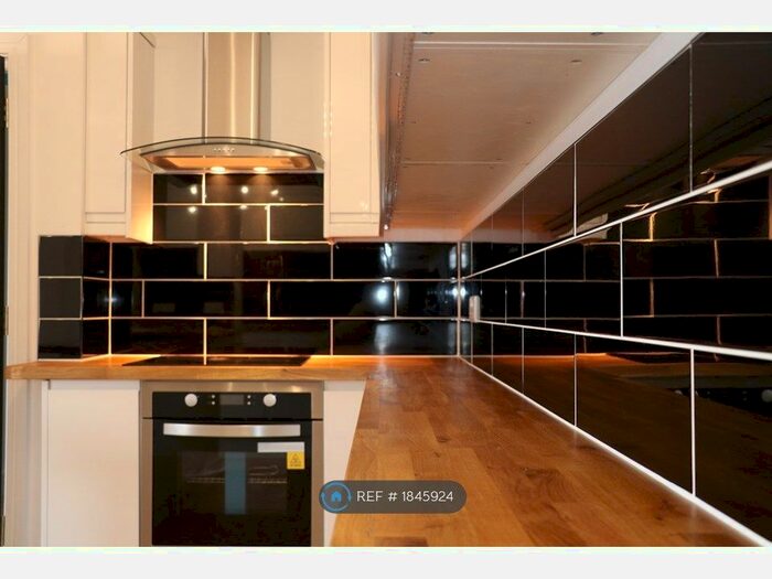 2 Bedroom Flat To Rent In Conitor House, Newton Abbot, TQ12