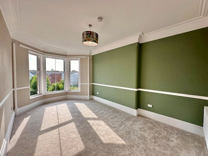 2 Bedroom Flat To Rent In Cumming Drive, Mount Florida, Glasgow, G42