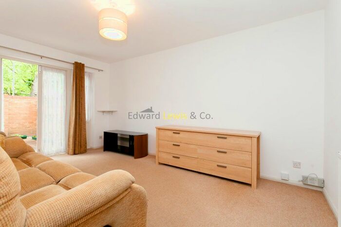 1 Bedroom Flat To Rent In Clarissa Street, London, E8