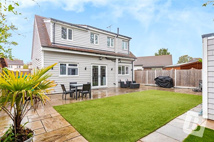 4 Bedroom Chalet For Sale In Dorset Avenue, Chelmsford, Essex, CM2