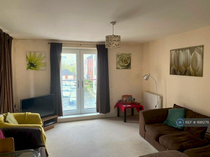 2 Bedroom Flat To Rent In Sinclair Drive, Basingstoke, RG21