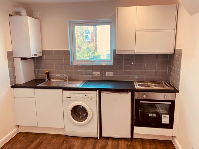 Studio To Rent In Harringay Road, London, N15