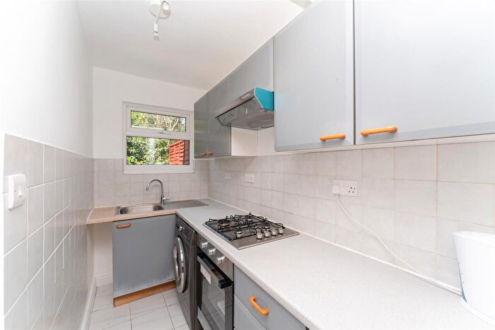 1 Bedroom Flat For Sale In Oaklands Road, London, W7