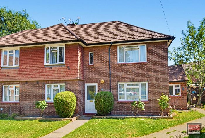 2 Bedroom Maisonette For Sale In Philip Road, Staines-Upon-Thames, Surrey, TW18