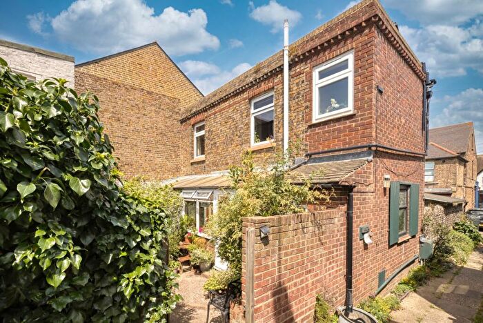 2 Bedroom Link Detached House For Sale In High Street, Broadstairs, Kent, CT10