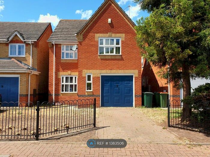 3 Bedroom Detached House To Rent In Trader Road, London, E6