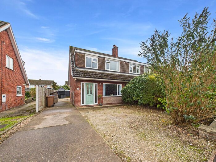 3 Bedroom Semi Detached House For Sale In Hoylake Drive, Mickleover, DE3