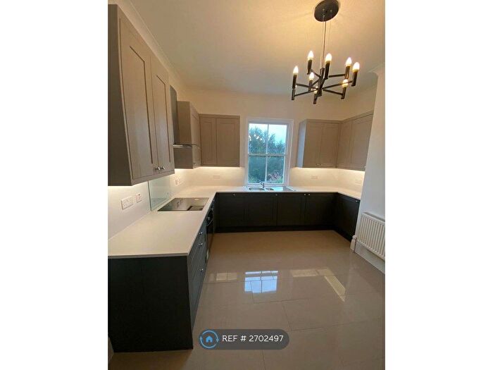 2 Bedroom Flat To Rent In Epsom Road, Guildford, GU1